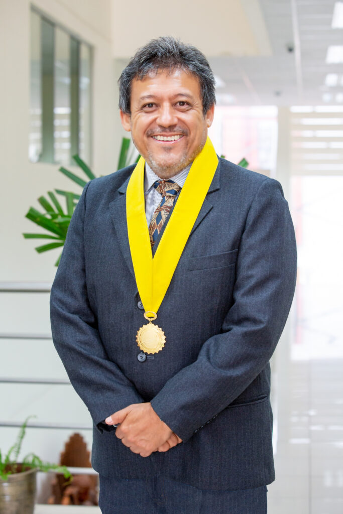 Director de la Escuela Profesional de Farmacia y Bioquímica