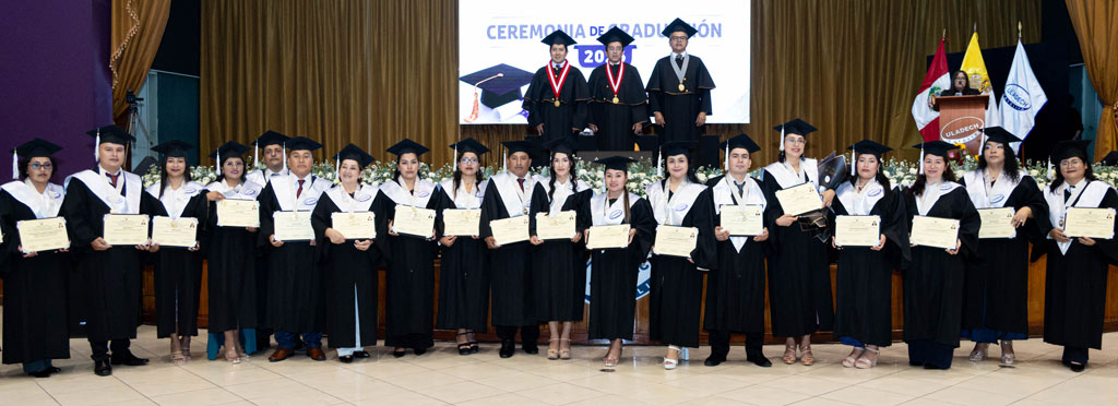 ULADECH Católica celebró con éxito la graduación de nuevos profesionales en Chimbote