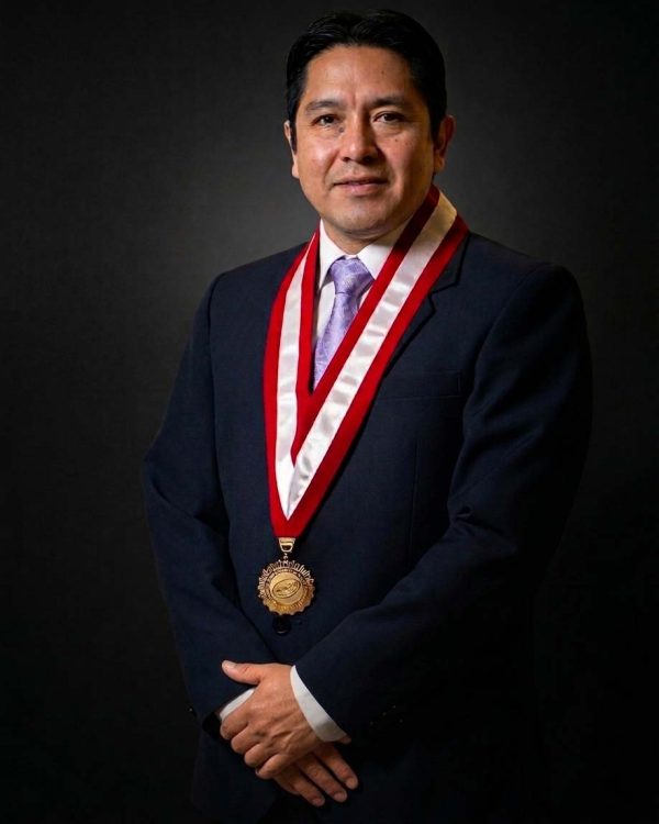 Dr. Edison Vasquez Corales